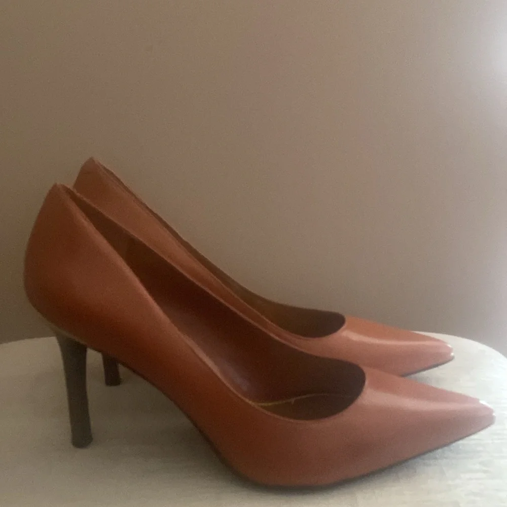 Shoes - Picture 2 of 6